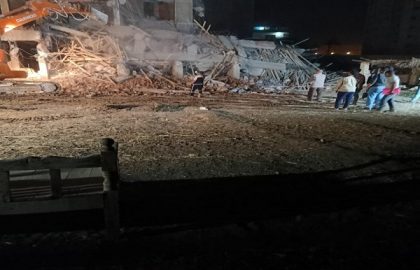 إزالة احد الأبراج المخالفة على نهر النيل بمحافظة المنيا تنفيذاً للقانون وردعاً لكل مخالف
