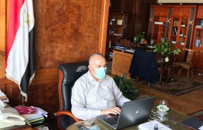 د/عبد العاطى يجتمع بوكلاء الوزارة بالمحافظات