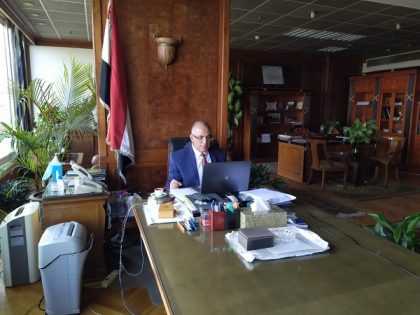 د/ عبد العاطى يعقد اجتماعا مع بعثة البنك الدولى