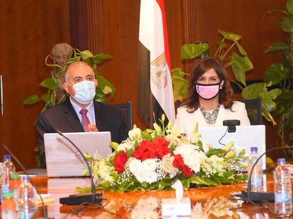 د/محمد عبد العاطى والسفيرة نبيلة مكرم في حوار مفتوح حول حقوق مصر المائية