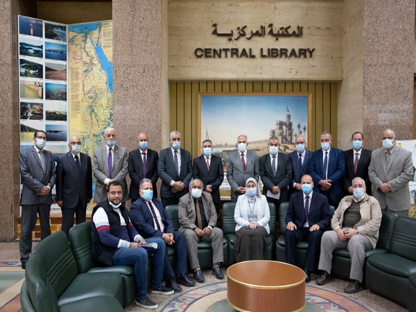 د/ عبد العاطى يكرم أعضاء لجنة إعداد قانون الموارد المائية والرى الجديد