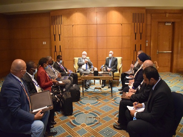 د/ محمد عبد العاطى يلتقى وزير المياه الناميبي