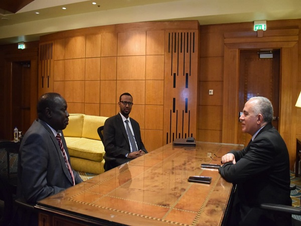 د/ عبد العاطى يلتقى وزير الرى الجنوب سودانى و وزير الزراعة الصومالي