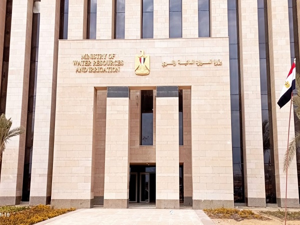 د/ عبد العاطى يترأس أول إجتماع بمبنى وزارة الموارد المائية والري بالعاصمة الإدارية الجديدة