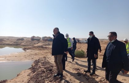 د/عبد العاطى يتفقد مشروعات الحماية من أخطار السيول