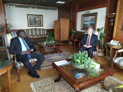 د/عبد العاطى” و “ماناوا بيتر” يبحثان سُبل تعزيز العلاقات المصرية الجنوب سودانية