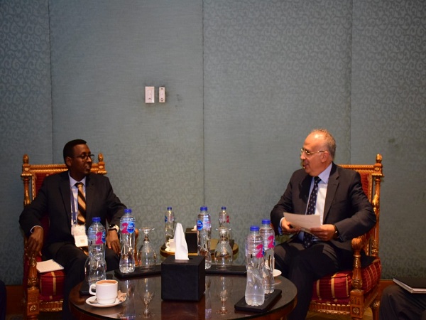 الدكتور سويلم يبحث مع وزير الموارد المائية الصومالى مجالات التعاون الثنائى بين البلدين