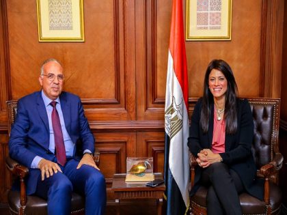 د/سويلم والتعاون الدولي يناقشان موقف مشروعات الأمن المائي والغذائي