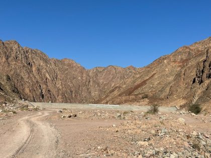 الدكتور سويلم يتفقد أعمال الحماية من أخطار السيول بجنوب سيناء