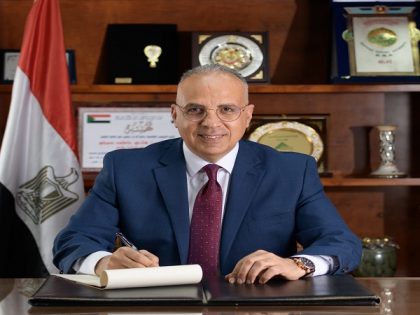 د/ سويلم يتابع أعمال حماية الشواطئ بمحافظة مطروح