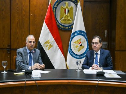 الدكتور سويلم والمهندس الملا يناقشان عدد من ملفات التعاون المشترك بين وزارتي البترول والرى